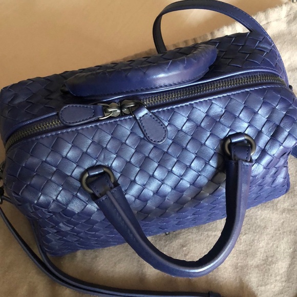 Bottega Veneta ( Like New) - Picture 3 of 13